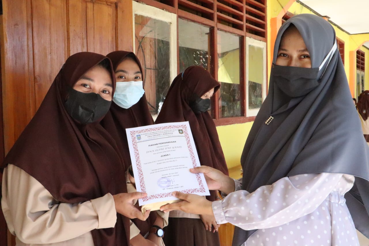 Pembagian Raport Semester Genap 2021